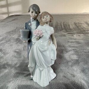 Lladro Wedding Bells Bride Groom Figurine 06164 With Box